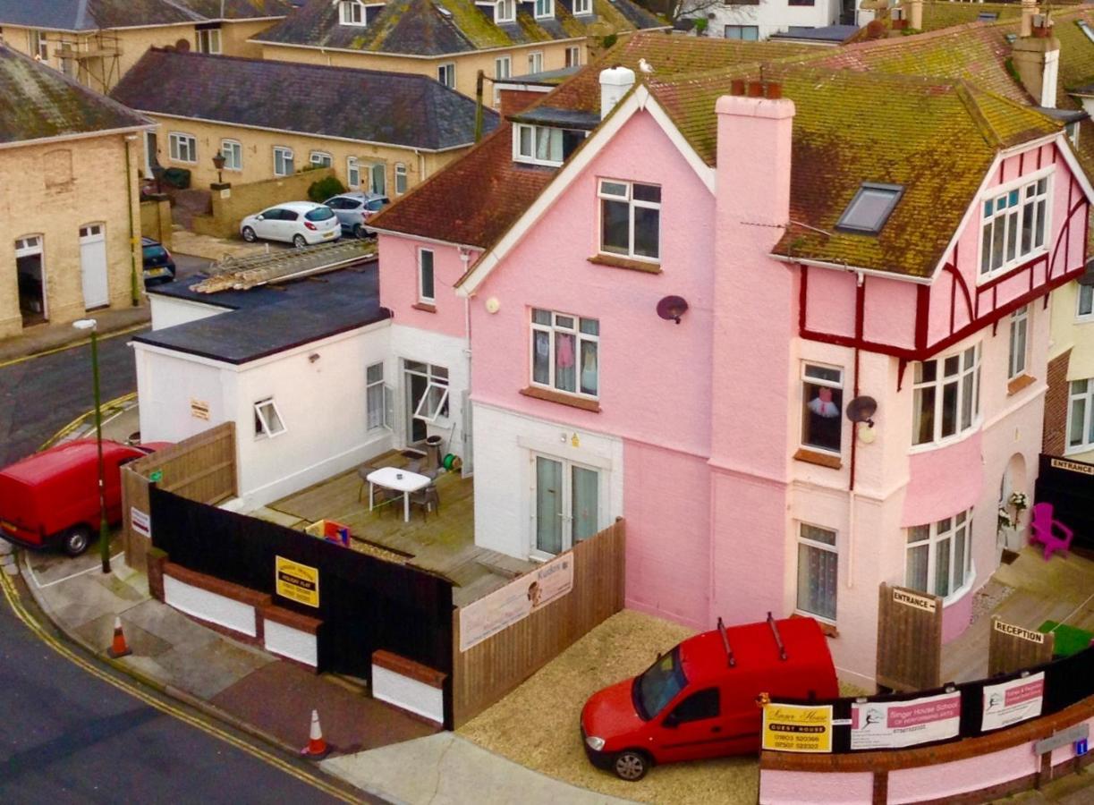 Barbie House ,Opposite The Beach & Paignton Pier , 2 Bedroom Apartment With Private Car Space & Garden , Free Access Next Door To The Stunning Ballet & Make Up School & A Beautiful Ladys Beauty Salon (Adults Only) Extérieur photo