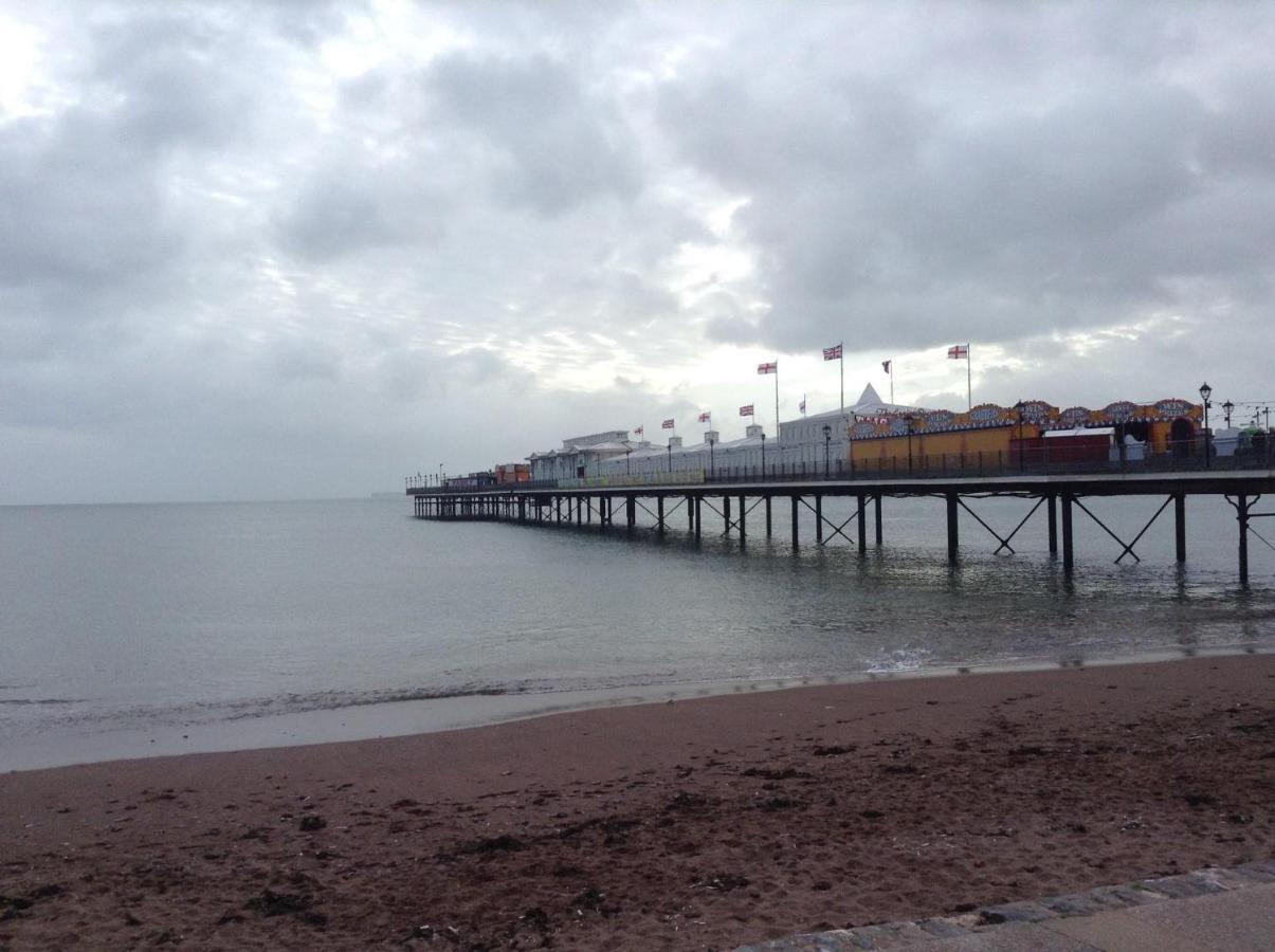 Barbie House ,Opposite The Beach & Paignton Pier , 2 Bedroom Apartment With Private Car Space & Garden , Free Access Next Door To The Stunning Ballet & Make Up School & A Beautiful Ladys Beauty Salon (Adults Only) Extérieur photo