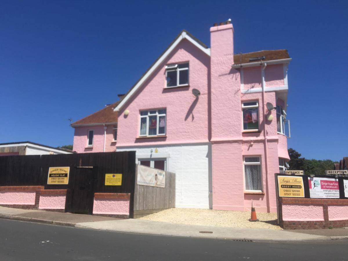 Barbie House ,Opposite The Beach & Paignton Pier , 2 Bedroom Apartment With Private Car Space & Garden , Free Access Next Door To The Stunning Ballet & Make Up School & A Beautiful Ladys Beauty Salon (Adults Only) Extérieur photo