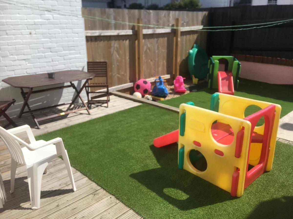 Barbie House ,Opposite The Beach & Paignton Pier , 2 Bedroom Apartment With Private Car Space & Garden , Free Access Next Door To The Stunning Ballet & Make Up School & A Beautiful Ladys Beauty Salon (Adults Only) Extérieur photo