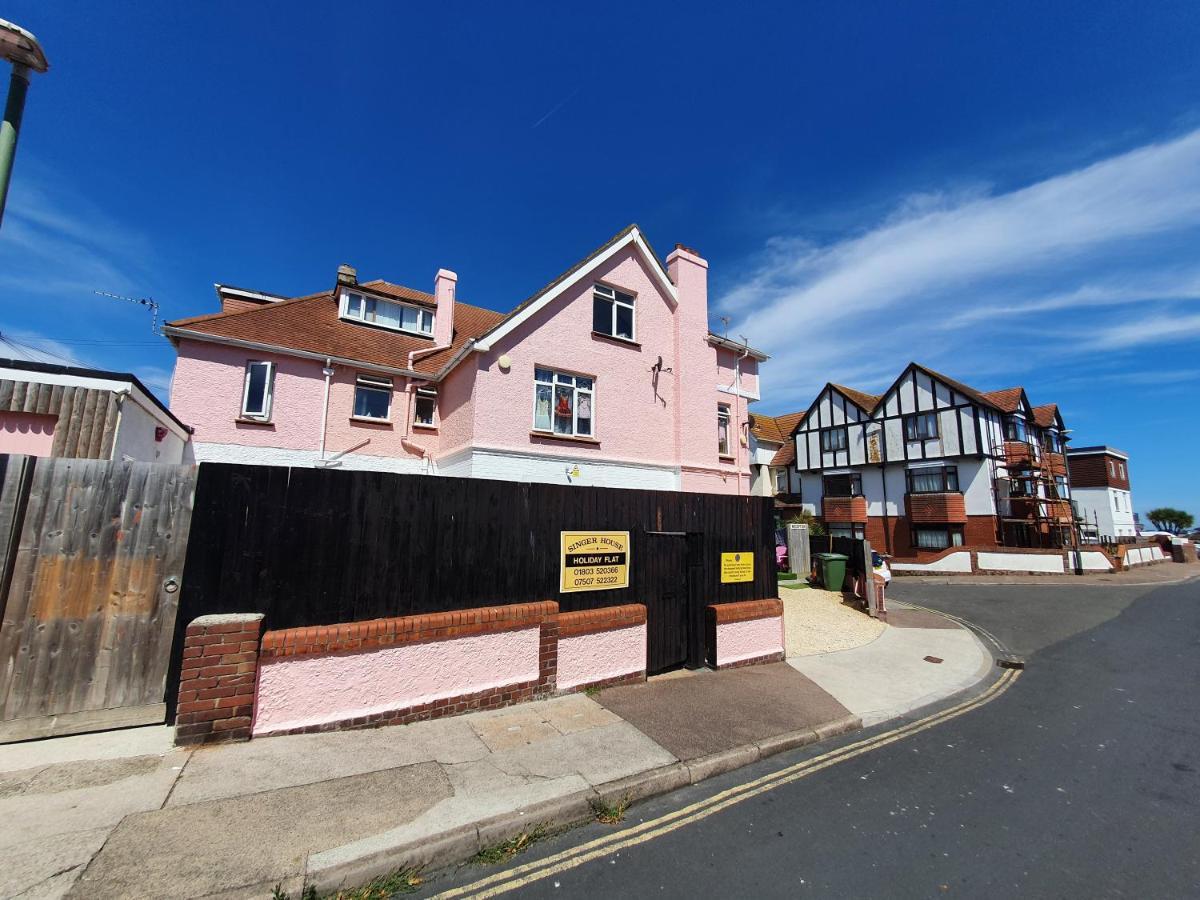 Barbie House ,Opposite The Beach & Paignton Pier , 2 Bedroom Apartment With Private Car Space & Garden , Free Access Next Door To The Stunning Ballet & Make Up School & A Beautiful Ladys Beauty Salon (Adults Only) Extérieur photo