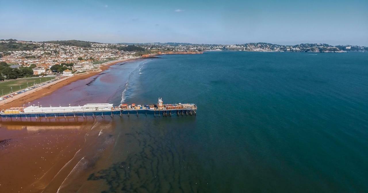 Barbie House ,Opposite The Beach & Paignton Pier , 2 Bedroom Apartment With Private Car Space & Garden , Free Access Next Door To The Stunning Ballet & Make Up School & A Beautiful Ladys Beauty Salon (Adults Only) Extérieur photo